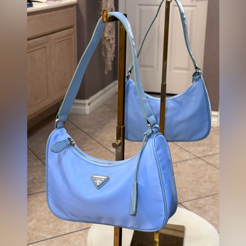AUTH PRADA VINTAGE SHOULDER BAG
BABY BLUE 💙